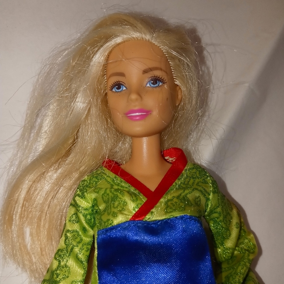 5 Barbie dolls 2009, 2010 & 2015 - Picture 11 of 16